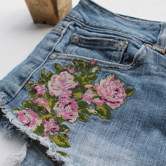 EMBROIDERED AMERICAN EAGLE JEAN SHORTS - Picture 2 of 6